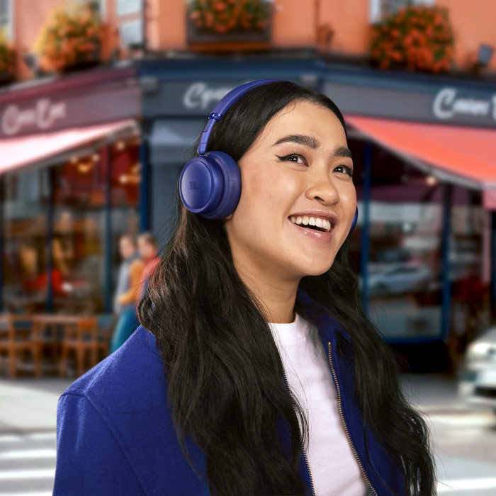 JBL Live 680NC Bleu produit à l'usage
