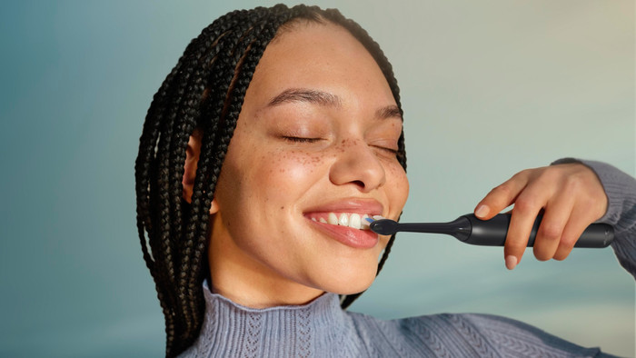 Philips Sonicare 4100 Series HX4042/52 Zwart product in gebruik