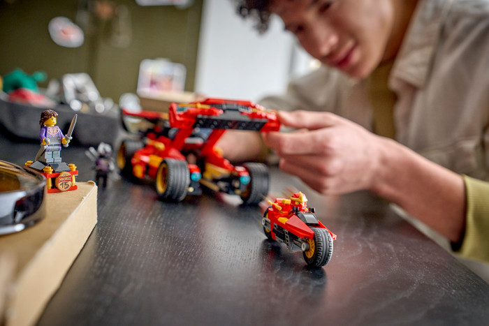 LEGO Ninjago 15-jarig jubileum: X-1 Ninja Charger 71867 product in gebruik