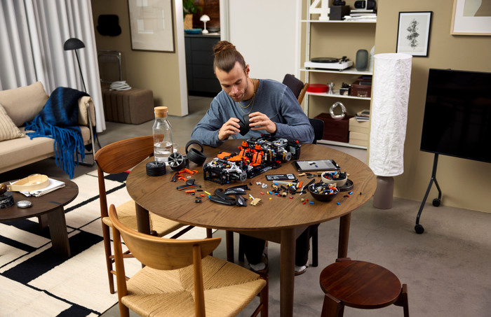 LEGO Technic Koenigsegg Sadair's Spear Megacar 42232 product in gebruik