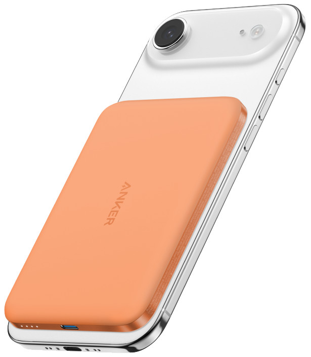 Anker Nano MagGo Draadloze Powerbank met MagSafe en Qi2 5.000 mAh Oranje product in gebruik