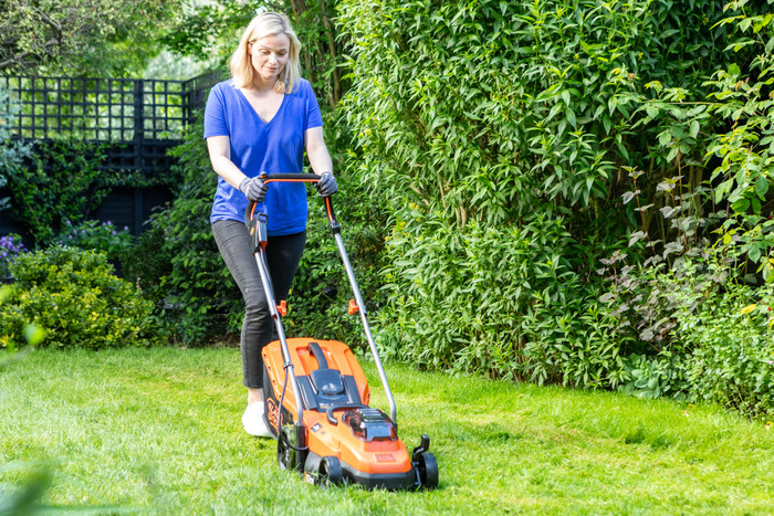 BLACK+DECKER BCMW33184L2 product in gebruik