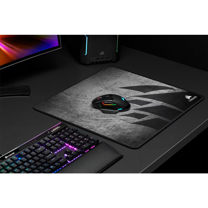 Corsair Dark Core RGB Pro Draadloze Gaming Muis product in gebruik