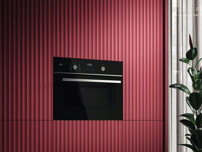 AEG OR6PB52WSB SteamCrisp + AEG OK6NK50WB CombiQuick product in use