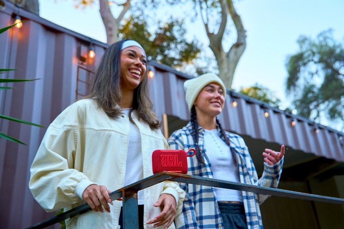 JBL Go 5 Rood product in gebruik