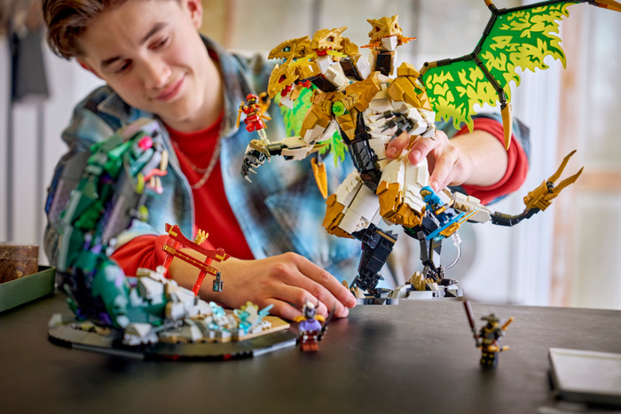 LEGO Ninjago Ultra Drakenstrijd 71872 product in gebruik