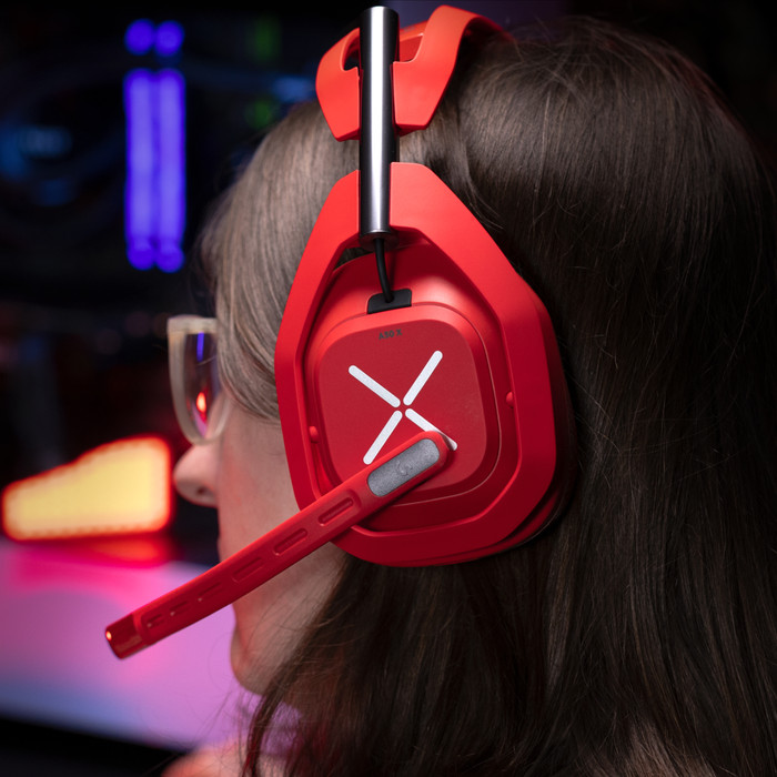 Logitech G Astro A50 X Rood product in gebruik