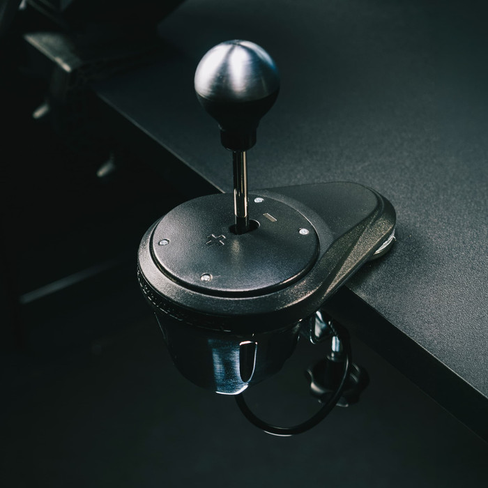 Thrustmaster TH8A Shifter product in gebruik