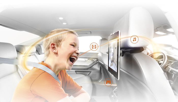 Vogel's TMS 1020 Tablet Car Pack product in gebruik