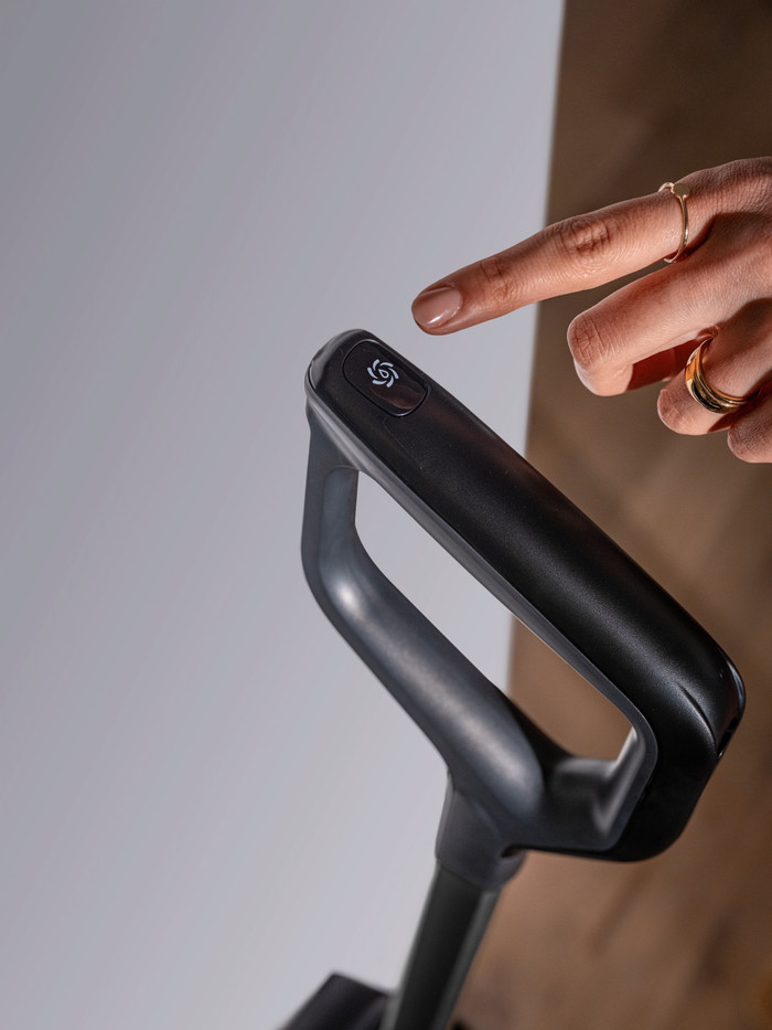 Bissell CrossWave HydroScrub Pro product in gebruik