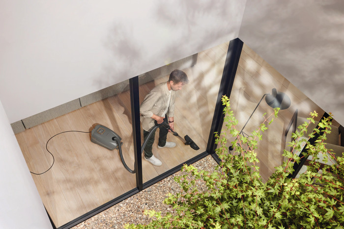 Miele Guard L1 Select Parquet Graphite Gray product in use