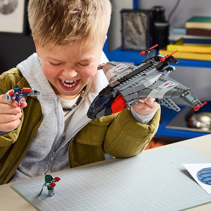LEGO Marvel - Avengers : Doomsday Le Quinjet 76347 produit à l'usage