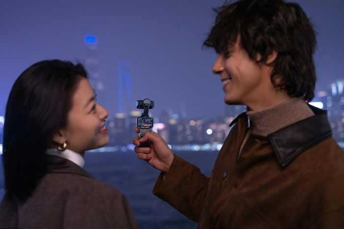 Insta360 Luna Ultra Noir produit à l'usage