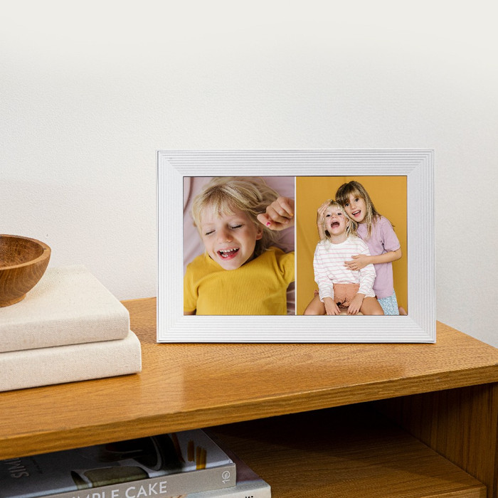 Aura Frames Carver Wit product in gebruik