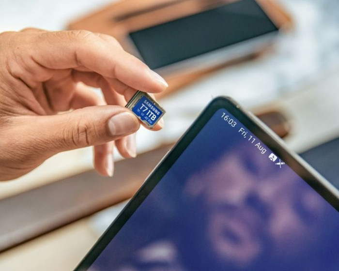 Samsung MicroSDXC T7 512GB 170MB/s product in gebruik