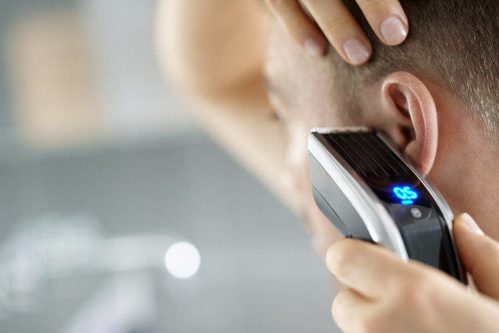 Philips HC9450/15 + Philips NT3650/16 Nose Trimmer product in use