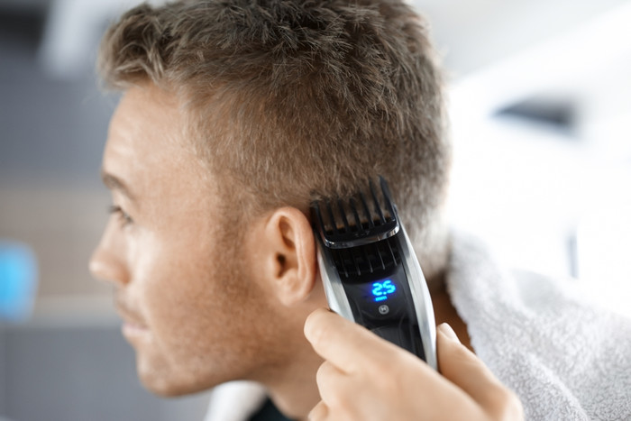 Philips HC9450/15 + Philips NT3650/16 Nose Trimmer product in use