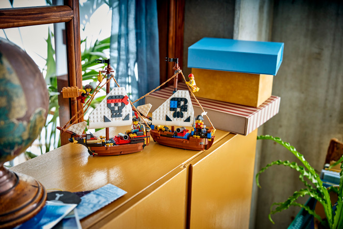 LEGO Creator 3-in-1 Klassiek Piratenschip 31387 product in gebruik