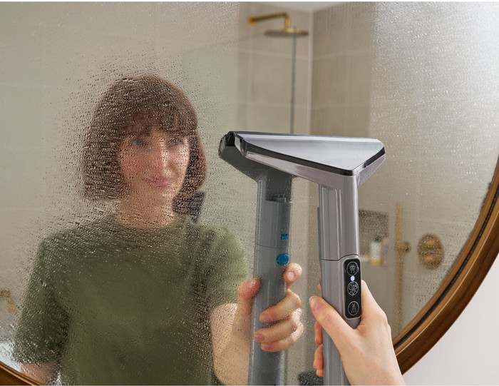 BLACK+DECKER BHSC1350CHS-QS product in use