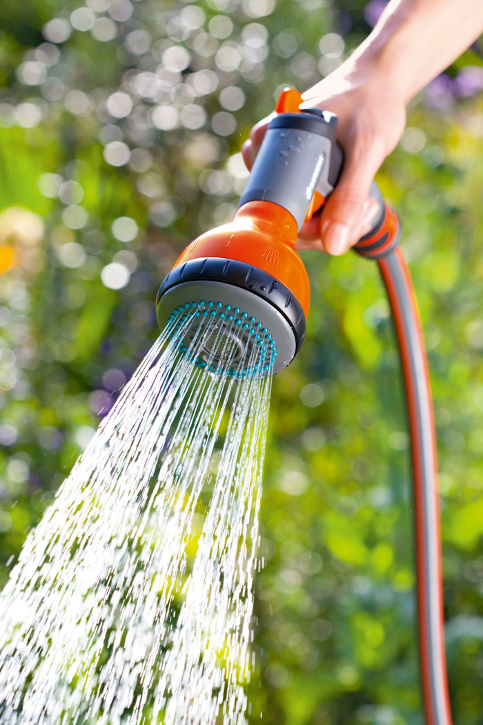 GARDENA Liano Xtreme 15m Set + GARDENA Classic Spray Nozzle product in use