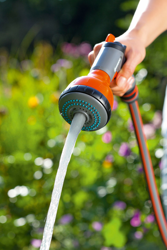 GARDENA Liano Xtreme 15m Set + GARDENA Classic Spray Nozzle product in use