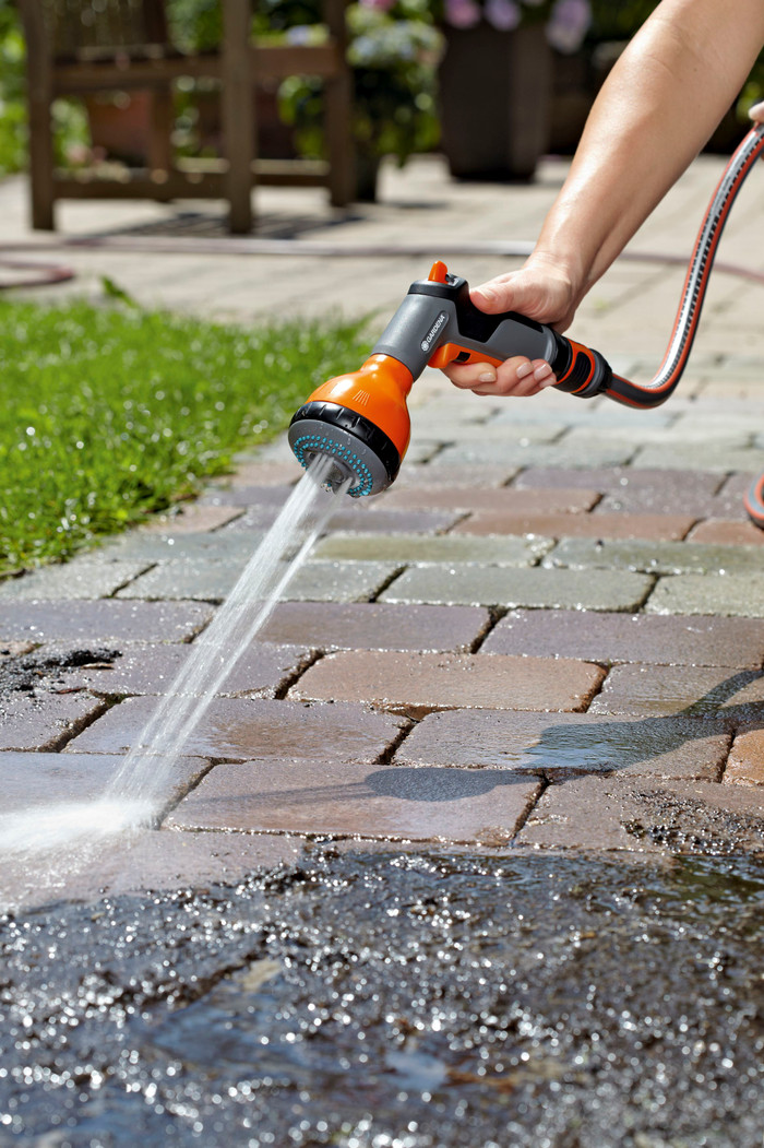 GARDENA Liano Xtreme 15m Set + GARDENA Classic Spray Nozzle product in use
