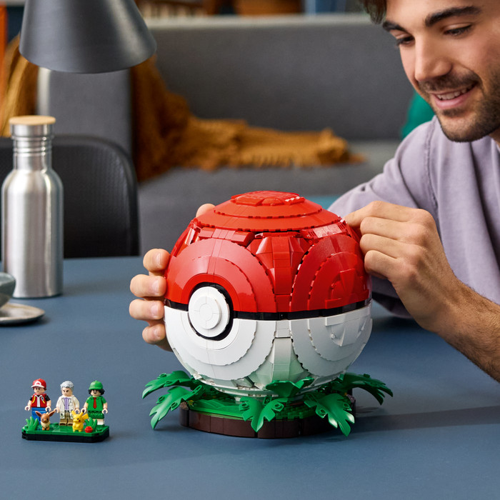 LEGO Pokémon Pokéball met Trainer scènes 72154 product in gebruik