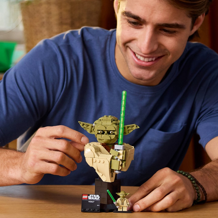 LEGO Star Wars - Le Buste de Yoda 75438 produit à l'usage