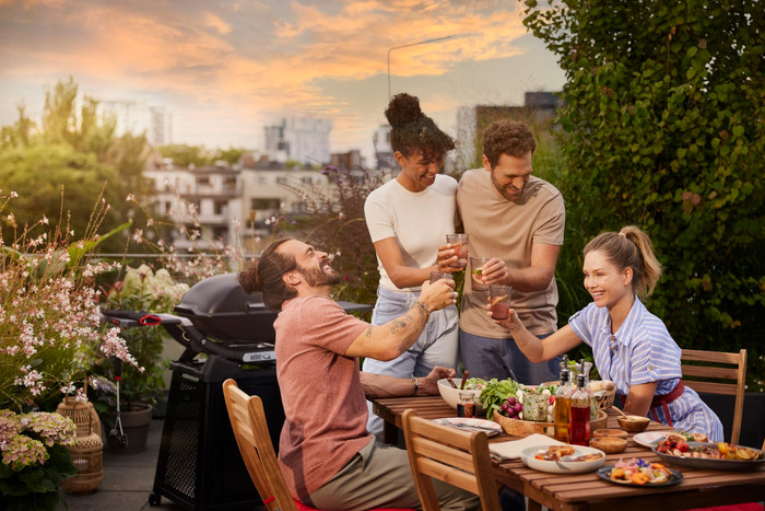 Weber Q2800N+ met Onderstel product in gebruik