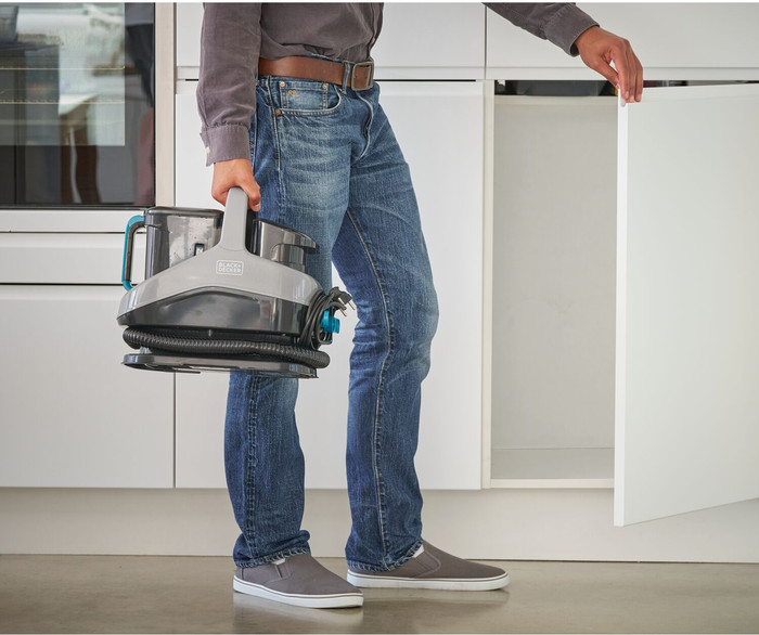 BLACK+DECKER BHSC1350CHS-QS product in use