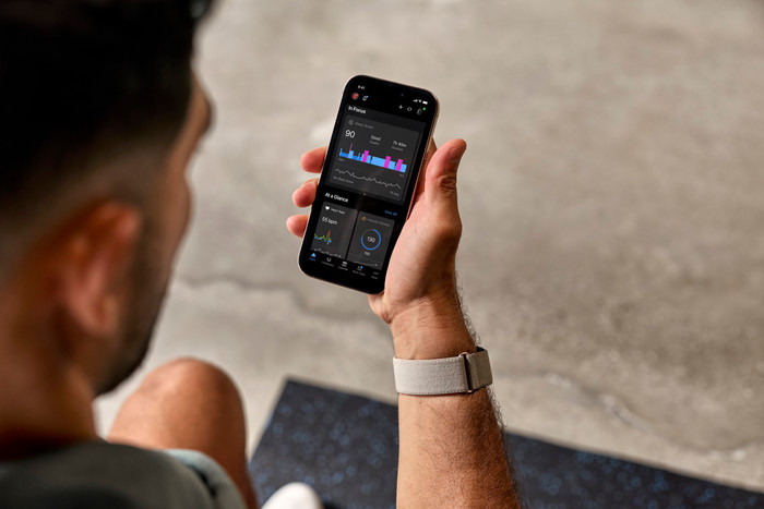 Garmin CIRQA Smart Band S/M Grijs product in gebruik