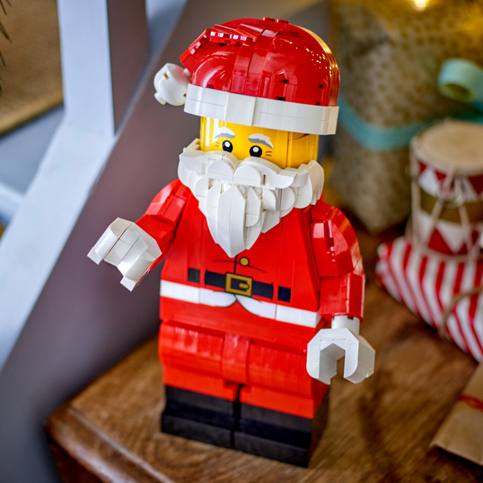 LEGO Large Santa Minifigure 40820 detail