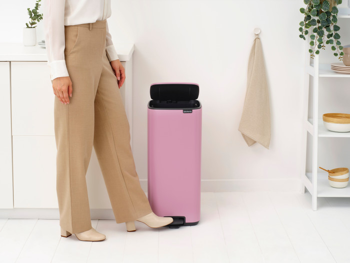 Brabantia Bo Pedaalemmer 30 Liter Lilac Pink product in gebruik