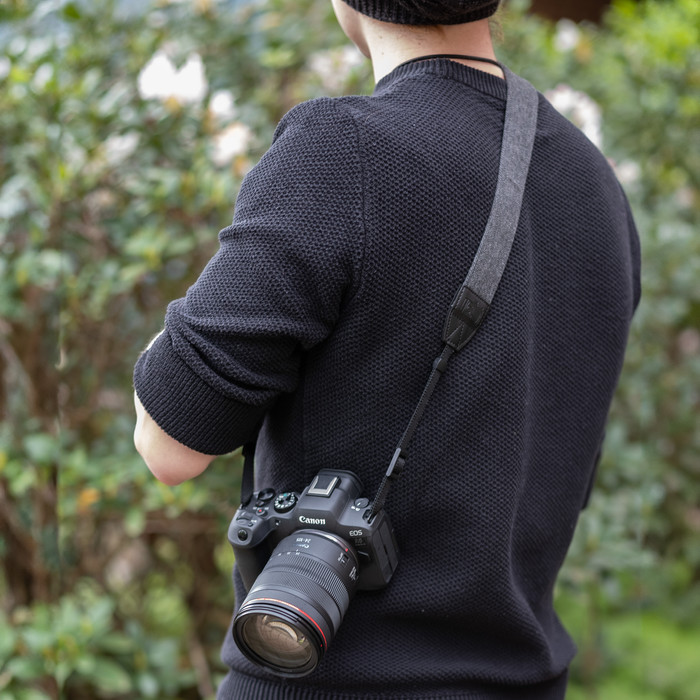 Rollei Camera Strap Zwart product in gebruik