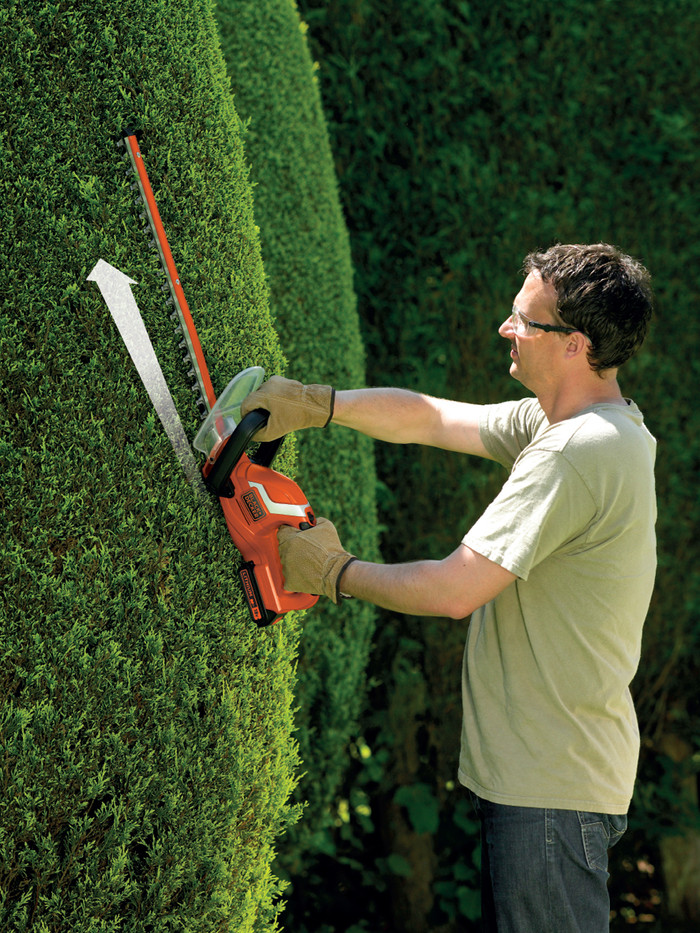 BLACK+DECKER GTC1845L20-QW + BLACK+DECKER Accu 18V 2,0 Ah Li-Ion product in gebruik