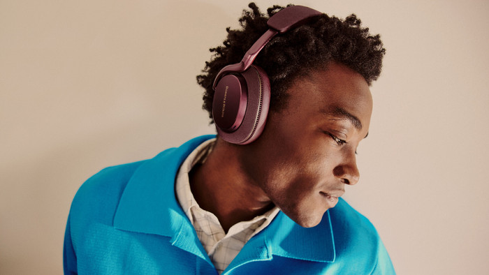 Bowers & Wilkins Px7 S3 Red product in use
