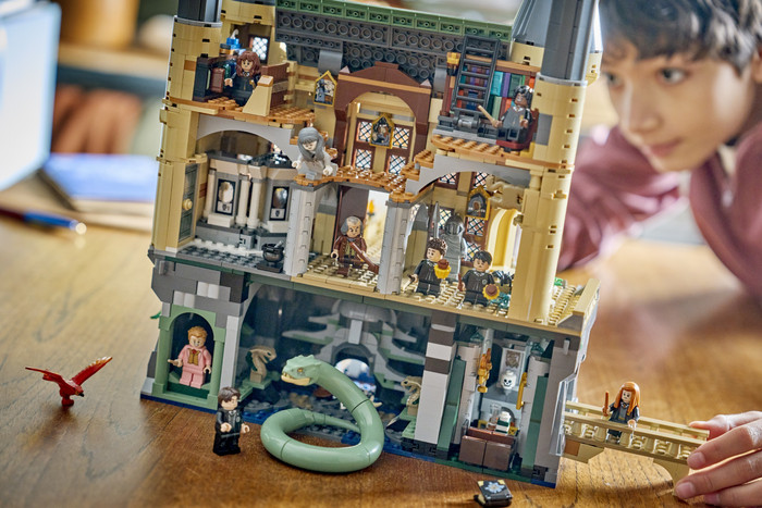 LEGO Harry Potter Kasteel Zweinstein: Oostvleugel 76473 product in gebruik