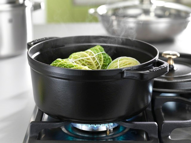 Staub Cocotte Ronde 28 cm Noir produit à l'usage