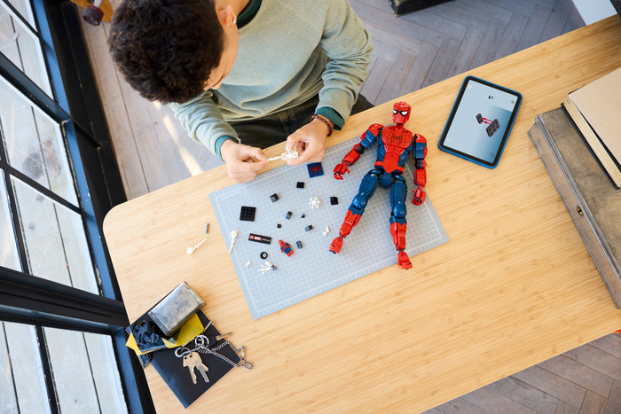 LEGO Marvel - Spider-Man, la Figurine de Héros 76346 produit à l'usage