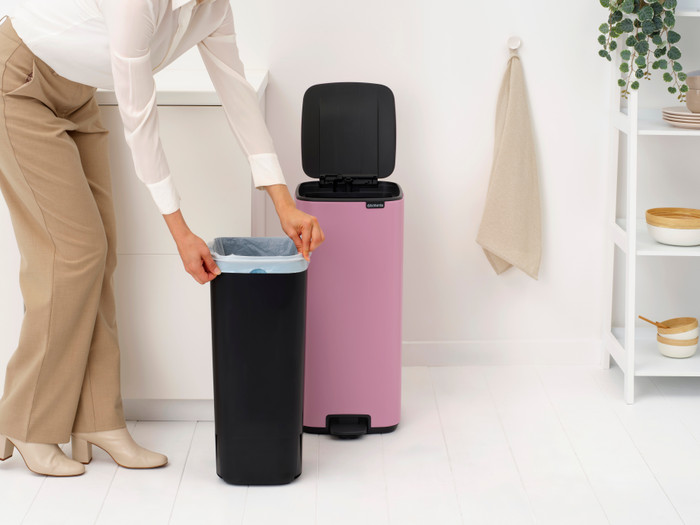Brabantia Bo Pedaalemmer 30 Liter Lilac Pink product in gebruik