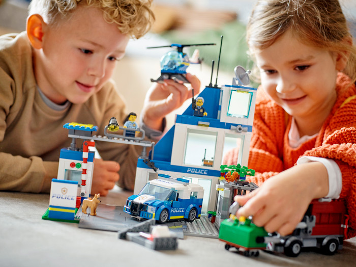 LEGO City Politiebureau 60316 product in gebruik