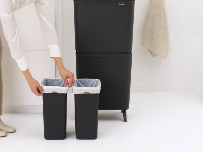 Brabantia SortUp Recycle Hi afvalemmer 25+10+10L Grijs product in gebruik