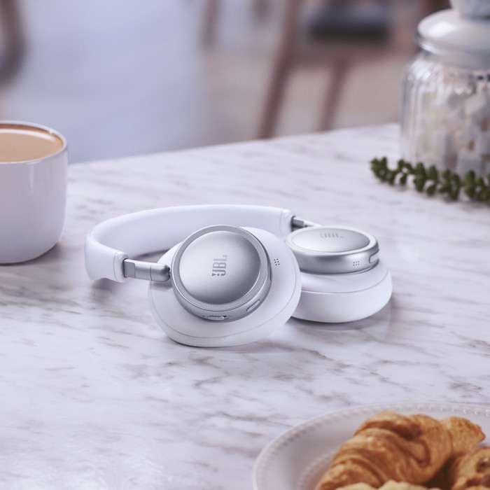 JBL Live 780NC Blanc produit à l'usage