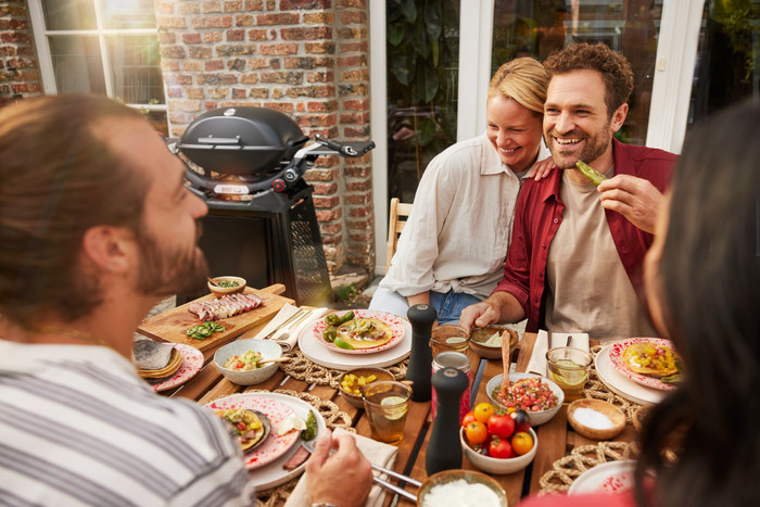 Weber Q2800N+ met Onderstel product in gebruik