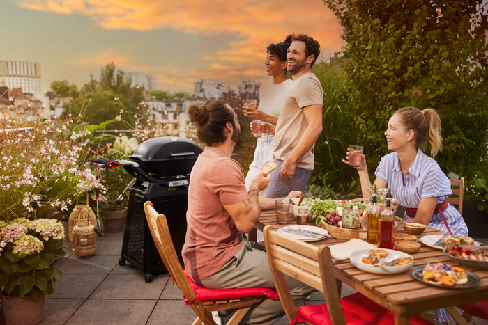 Weber Q2800N+ met Onderstel product in gebruik
