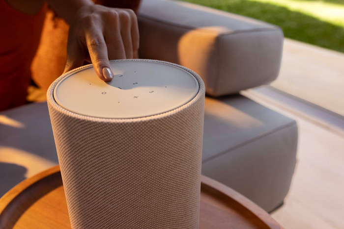 Denon Home 200 Zilver product in gebruik