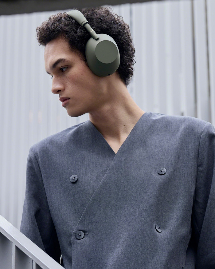 Sony WH1000XM6 Groen product in gebruik