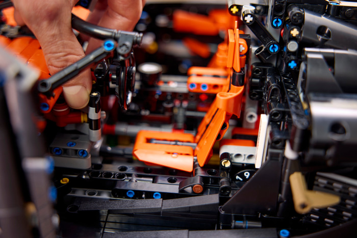 LEGO Technic Koenigsegg Sadair's Spear Megacar 42232 product in gebruik