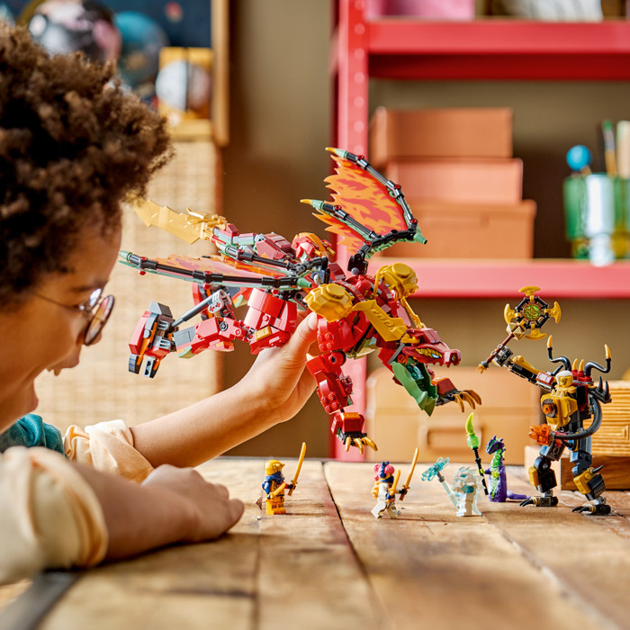 LEGO Ninjago Wyldfyre's Transformerende Drakenmecha 71868 product in gebruik