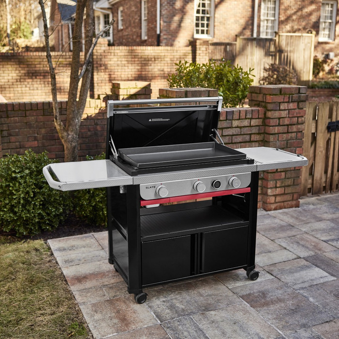 Weber Slate GPD 76 cm Premium Plancha Black product in gebruik